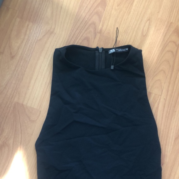 Highneck stretchy shorts romper - Picture 3 of 8